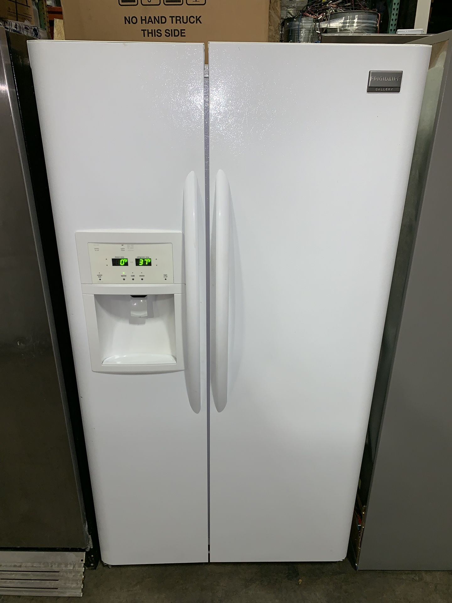 FRIGIDAIRE LARGE CAPACITY REFRIGERATOR