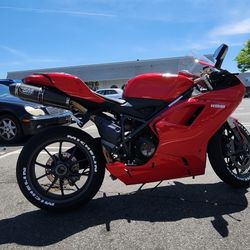 2010 Ducati 1198