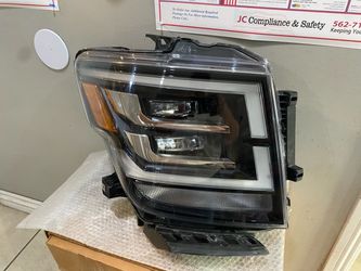 2020-2024 Nissan Titan right headlight