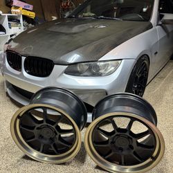 . Motegi racing drag pack wheels in good condition . Zero dents or scratches 