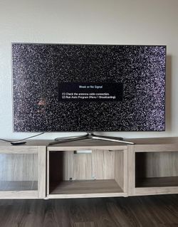 55inch Samsung tv, only problem is it's pretty dark in the middle can be the colors are off not sure