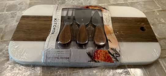 Beautiful Set Of 4 cheese board. 