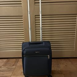 Amazon basics Soft side Spinner Suitcase 