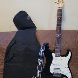 STARCASTER STRATOCASTER DESIGNED AND BACKED BY FENDER ELECTRIC GUITAR MADE IN INDONESIA BLACK COLOR. 