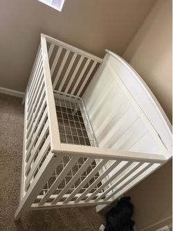 Convertible crib
