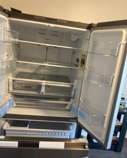 Brand New Hisense Stainless Steel French Door Refrigerator – Never Used – $1,000