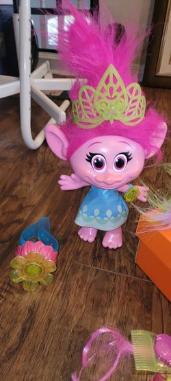 Interactive Trolls Hug Time Poppy & Bracelet with bunch of mini trolls and pony's