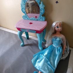 Frozen Elsa Huge Doll And Frozen Elsa And Anna Make Up Table