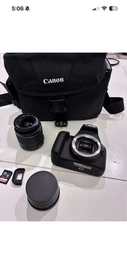 Canon T7 Camera with Lens and Bag