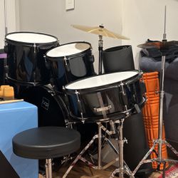 Barely used drum set