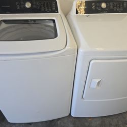 WASHER AND DRYER SET FRIGIDAIRE