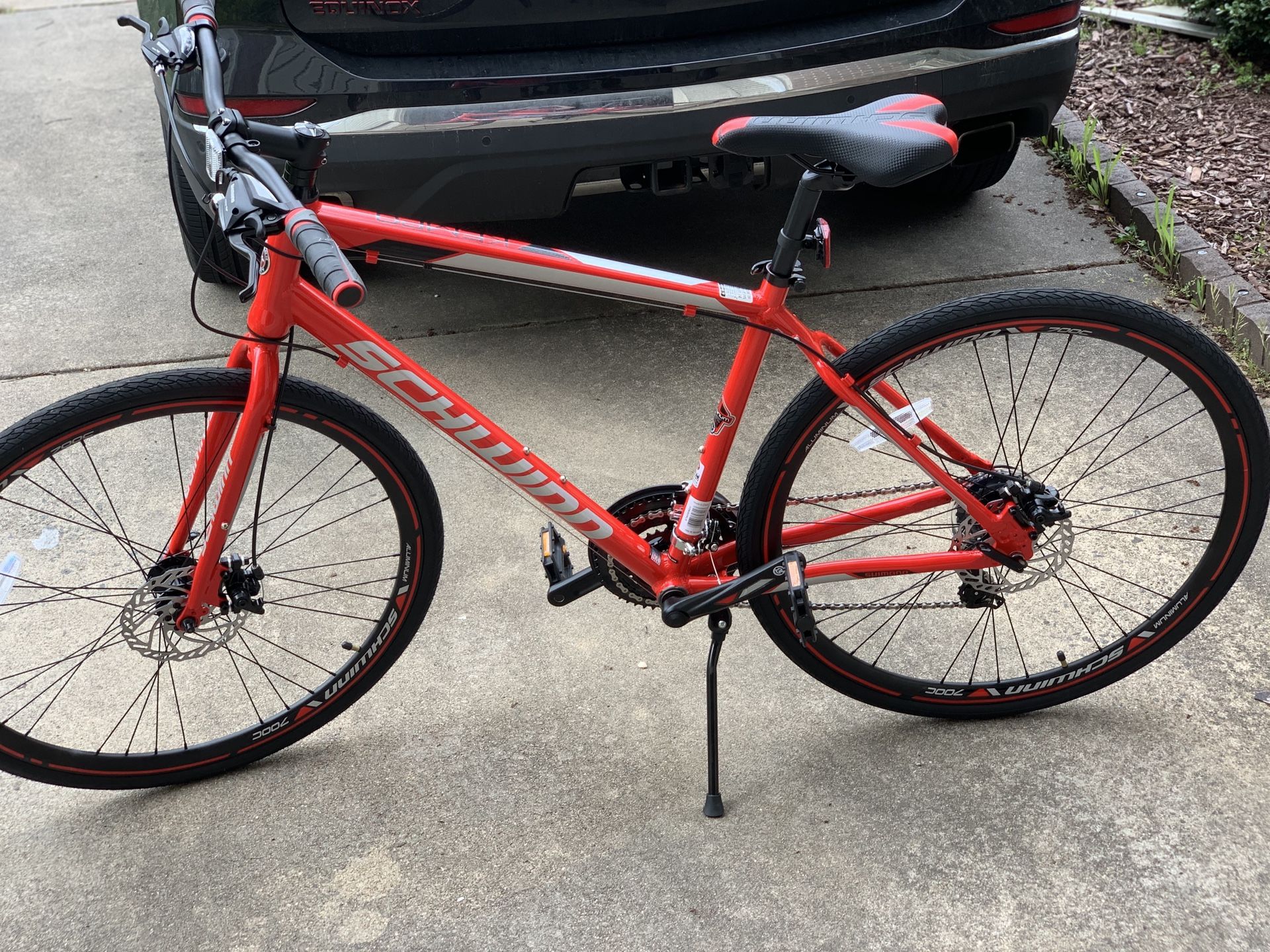 Schwinn Kempo Hybrid Bike, 700c wheels