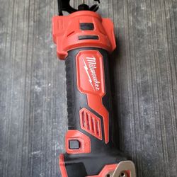 MILWAUKEE M18 CUT OUT TOOL DRYWALL LAKE NEW  USED GOOD CONDITIONS WORK (TOOL ONLY) PRICE IS FIRM 