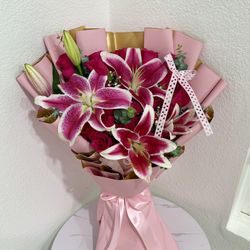 Roses And Lillie’s Valentines Day Bouquet