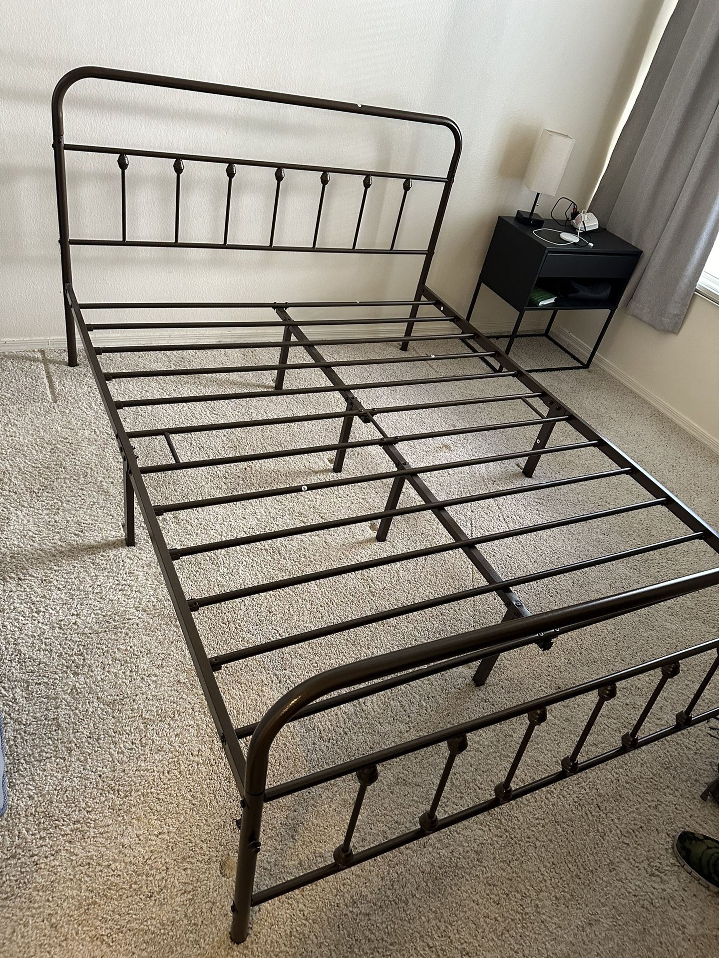 Queen Size Metal Bed Frame 