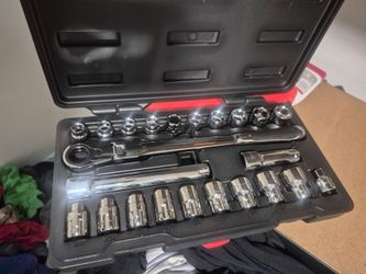 Gear wrench low profile socket wrench