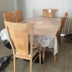 Dining Table With 6 Cushioned Chairs 2 With Armrests 