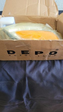 TRQ Driver Side Front Corner Light Assembly Compatible with 2000-2004 Toyota Tundra TO2530135
