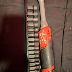 Milwaukee Insider Extended Reach Box Ratchet 