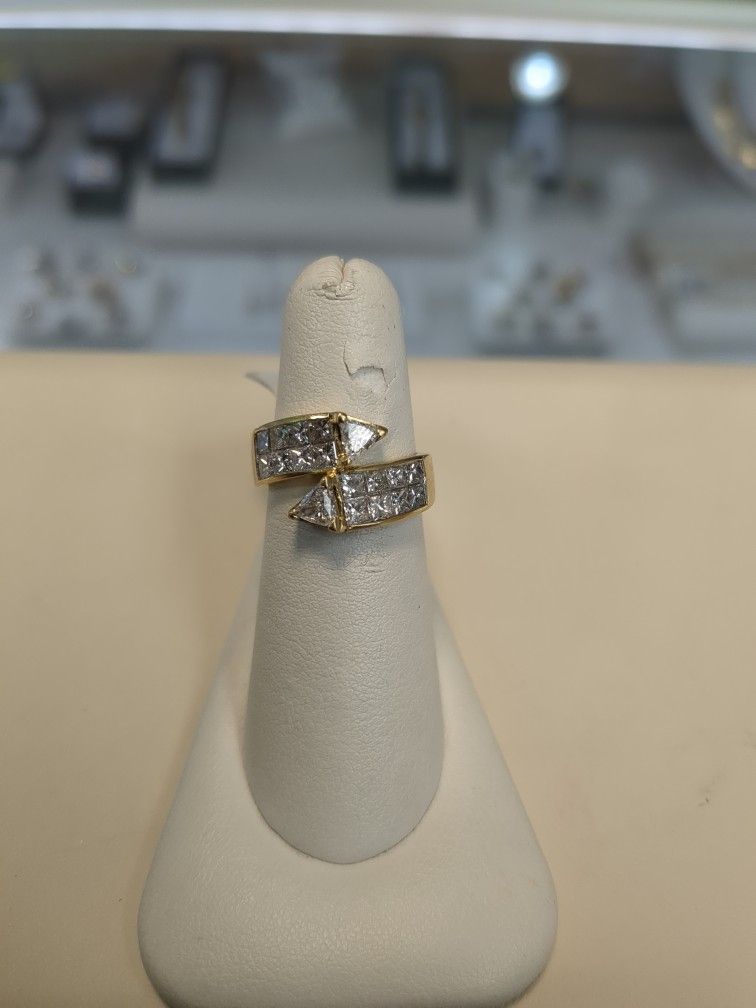 18k Beautiful Solid Gold Diamond Ring 6.5 Grams Size 6 Layaway Available If You Are Interested Ask For Maribel Thank You