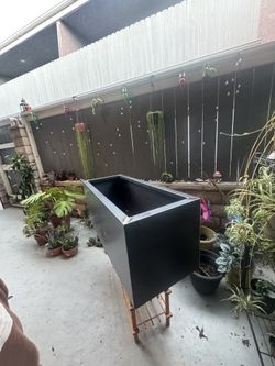 Planter      Veradek Metallic Series Cotten Steel Planter