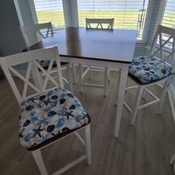 Kitchen Table with 4 chairs/cushions