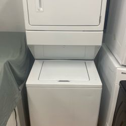 WASHER AND ELECTRIC DRYER TOWER 220V