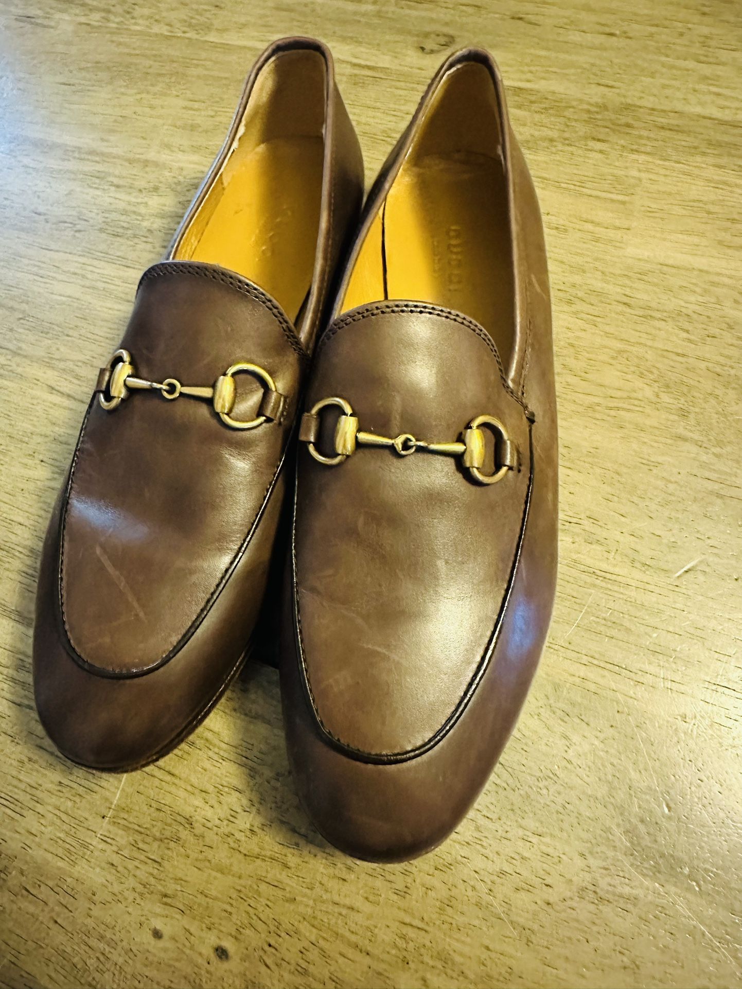 GUCCI SHOES SIZE 71/2 PERFECT CONDITION LIKE NEW REGULAR PRICE ITS $1090 PLUS TAX FIRM PRICE 