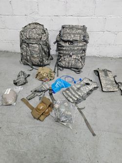 $250. Military accessories Lot. NOT selling separately. Miami 33130. 

The pair bags 🎒 aren't NOT backpacks.. don't have straps...