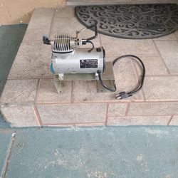 Air brush compressor with regulator model TC - 20 series