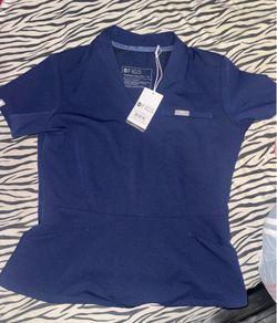 Figs scrub top