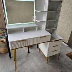 Vanity Makeup Table