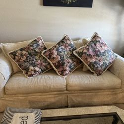 Couch set