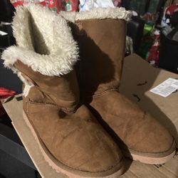 Woman’s UGS Winter Boots Size 7