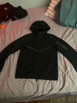 Black Nike tech
