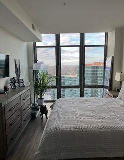 King Bedroom Set - Matching Bed frame, 2 nightstands, dresser