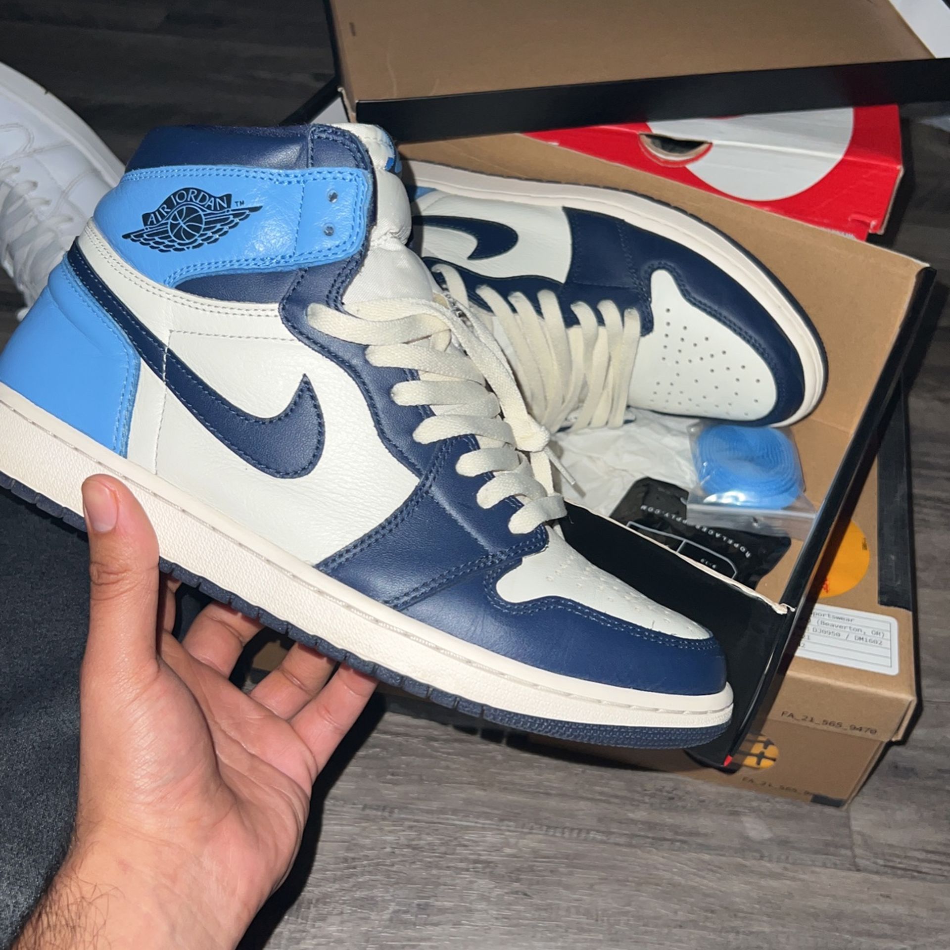 Nike Jordan Retro 1 Obsidian 