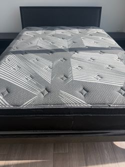 Queen BeautyRest Black Mattress