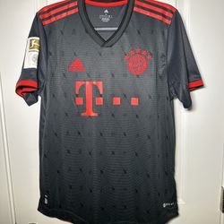 Bayern Munich Adidas Jersey – Authentic – Size M – Like New