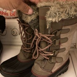 Woman’s Winter Boots Size 8-9
