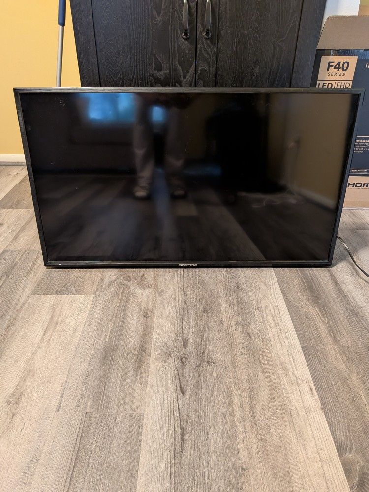 40 Inch SCEPTRE TV