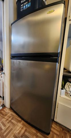 Whirlpool Refrigerator 22 cu ft
