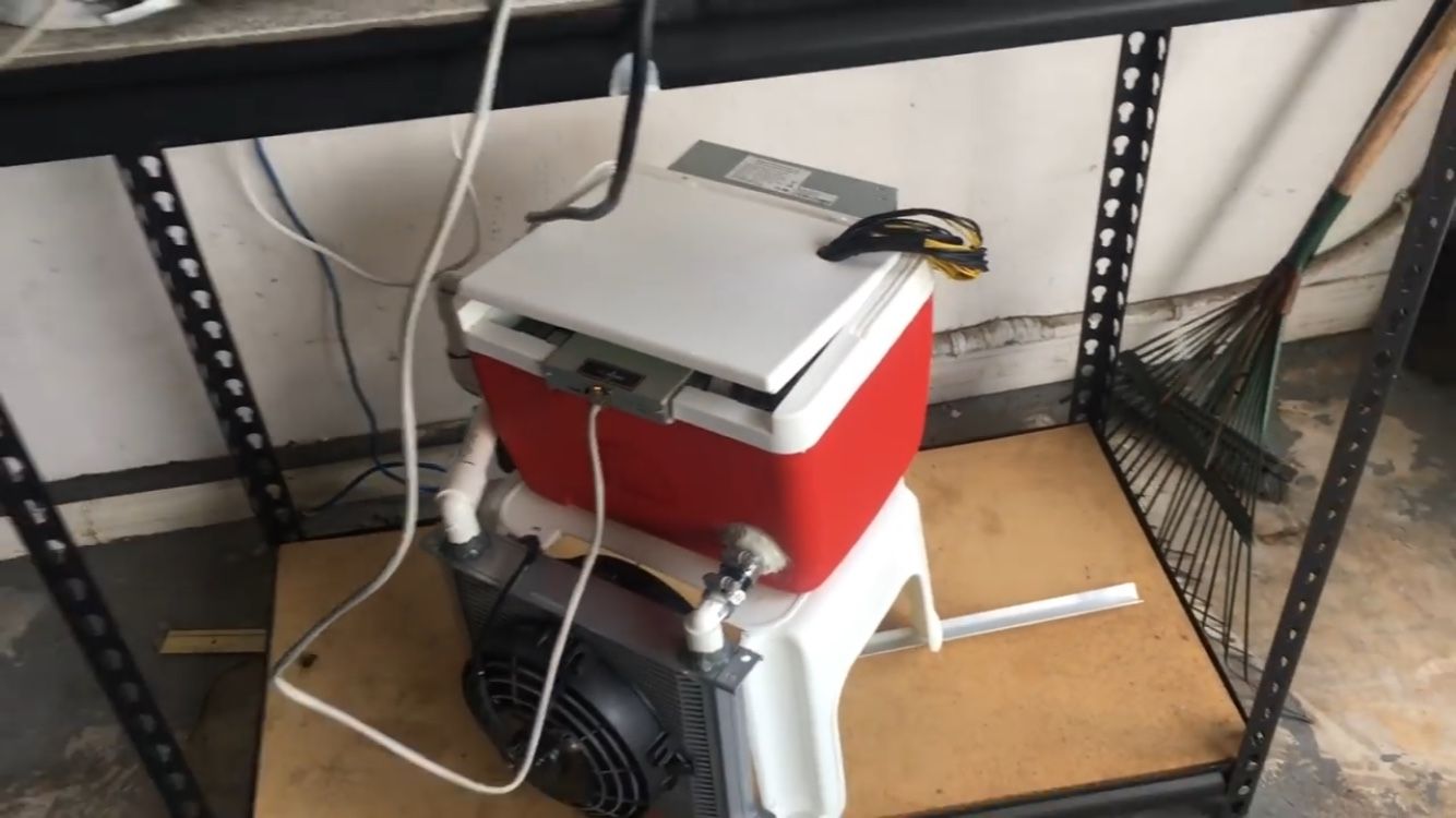 Noiseless immersion cooler! Mineral oil ASIC miner liquid immersion cooling Antminer S9