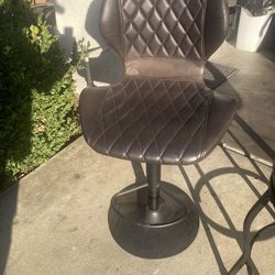  2 Bar Stools. In Good Condition. 