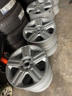 18 inch wheels Honda OEM 5x120 +45 18x7.5 set of matching 4 rims fully refinish like new. 595$ for 4 plus tax . Original factory rims Fits Honda ridg