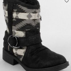 New size 10 womens Roxy Aztec boots / winter