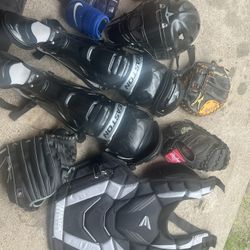 Catchers Helmet / Glove / Knee Pads / Gloves 