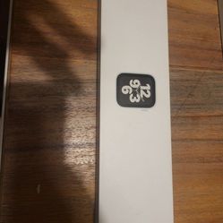 Apple Watch SE 40 Mm In Box GPS Extra Band And Charger
