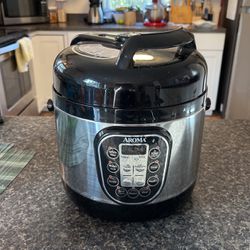 Aroma Small Pressure Cooker With Cord for Sale in Stanwood, WA