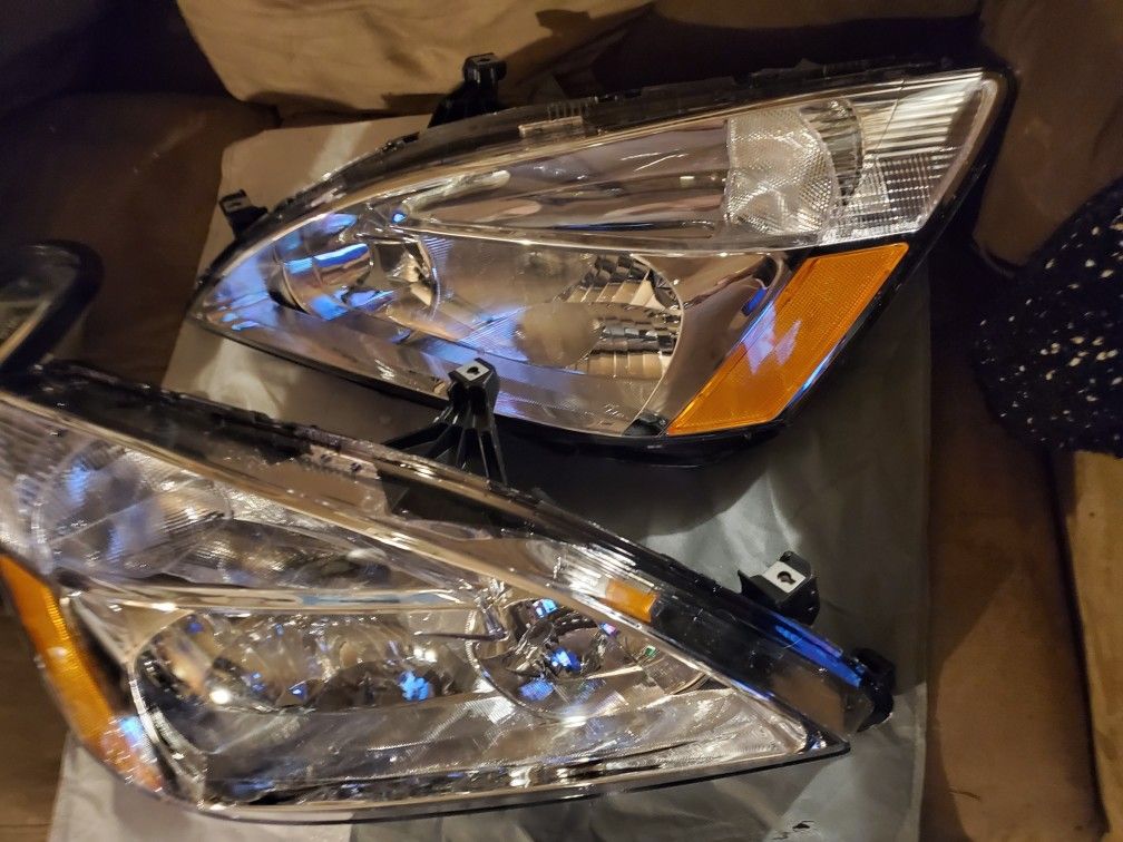 03-07 Honda Accord headlight assemblies